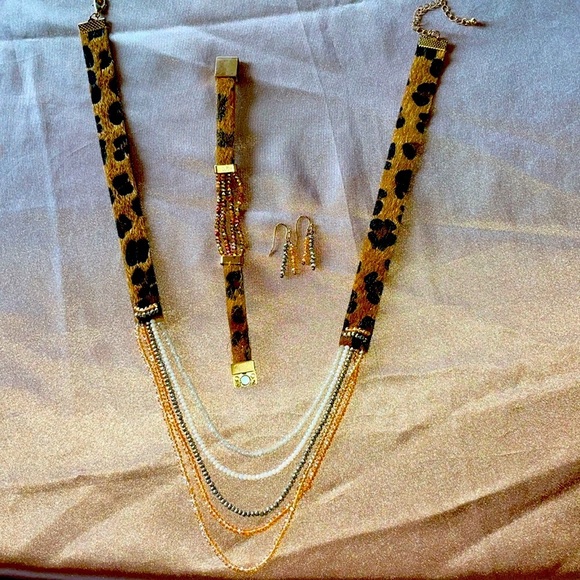 Blazin Roxx by M & F Western Leopard Fur Print Necklace Bracelet & Earrings Set - Picture 10 of 13